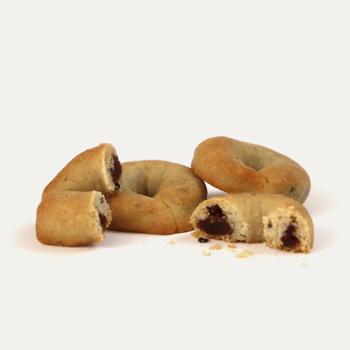 Gewürztes Grießgebäck mit Datteln